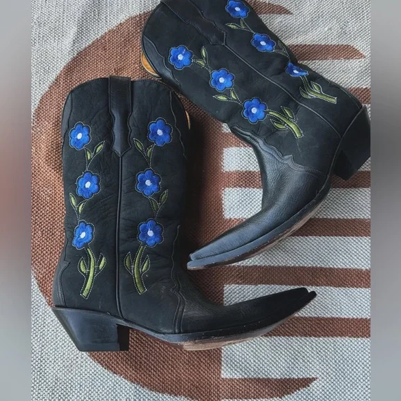 Vintage Black Needle-Toe Cowboy Boots w/ Blue Floral Embroidery - Picture 1 of 3